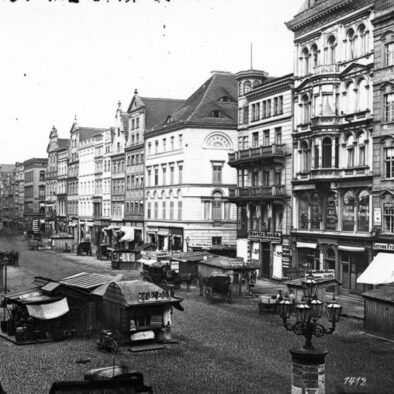 Wschodnia strona Rynku, po lewej pręgierz - przed 1873 rokiem